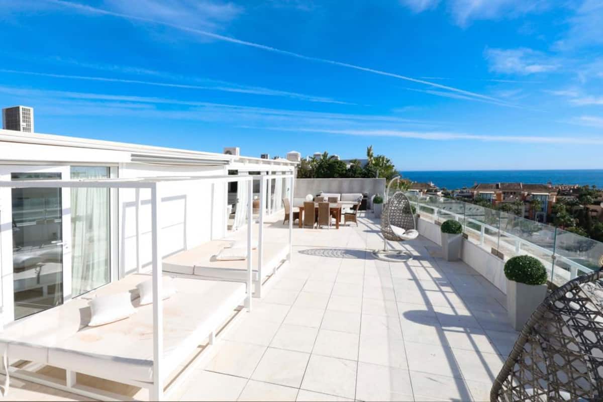 Seafront Luxury Penthouse · Puerto Banús · Marbella